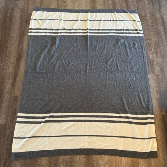 Halogen 100% Cashmere Gray and Cream Striped Blanket Scarf - Picture 1 of 5